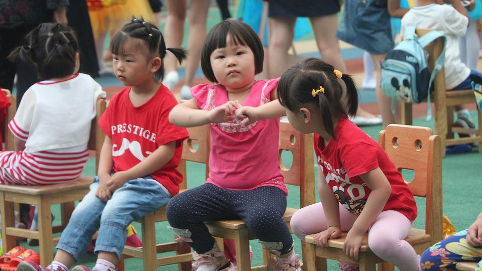 Kina će dozvoliti parovima da imaju troje djece | Radio Televizija Budva