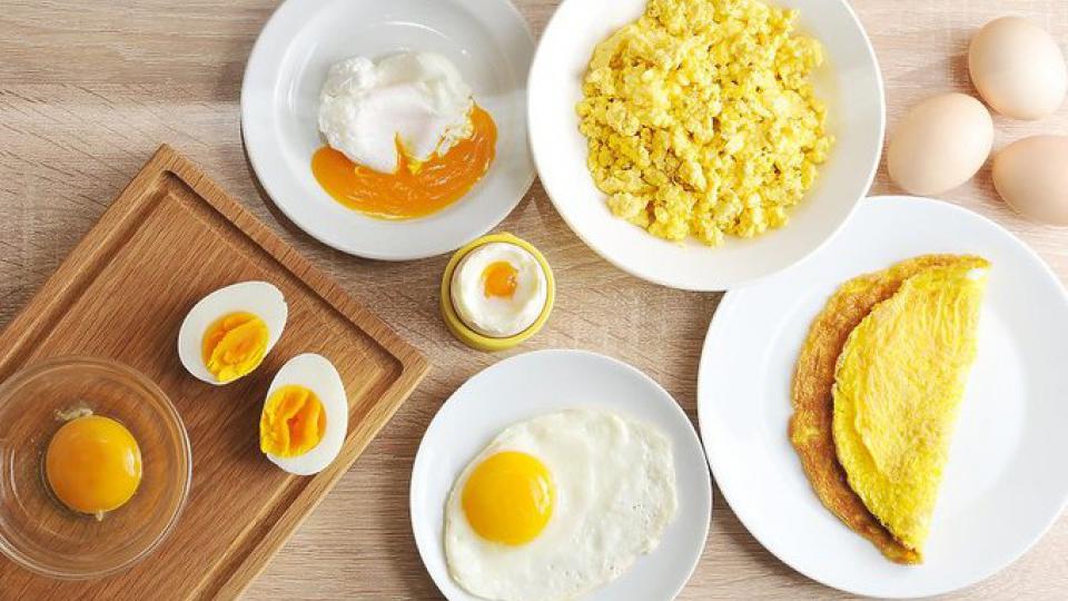 Kada je najbolje soliti jaja, prije mućenja ili poslije prženja | Radio Televizija Budva