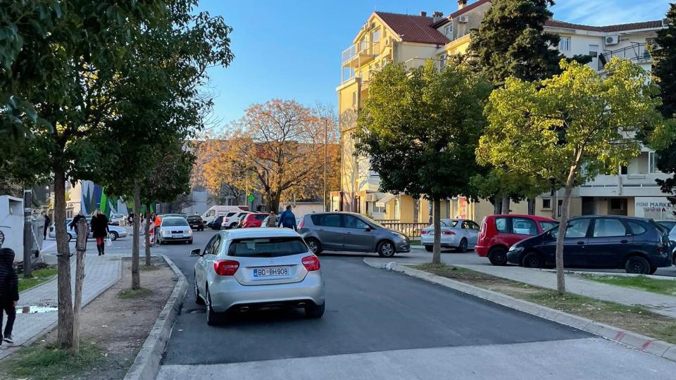 Sa terena: Radovi kod OŠ Stefan Mitrov Ljubiša aktivni, asfalterski dio oko prilaza završen | Radio Televizija Budva