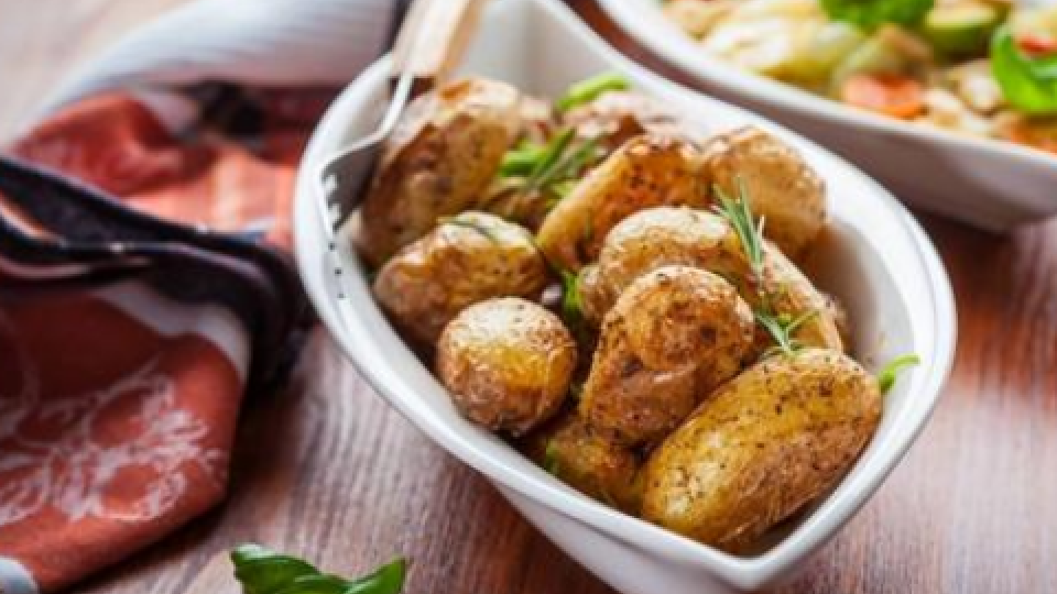 Džejmi Oliver otkrio svoj recept za najbolji pečeni krompir i tvrdi da je dovoljno dobar i za najfinije restorane | Radio Televizija Budva