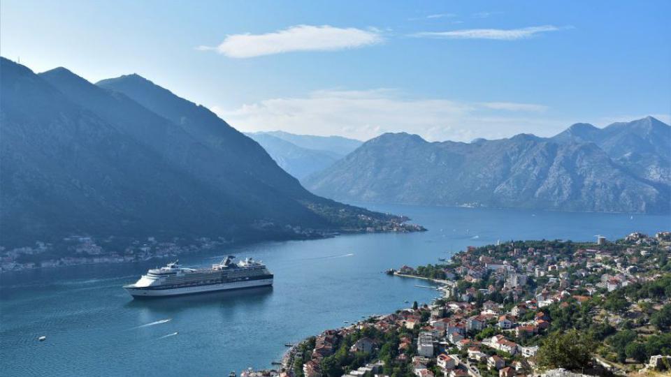 U Kotor ponovo stigla tri broda | Radio Televizija Budva