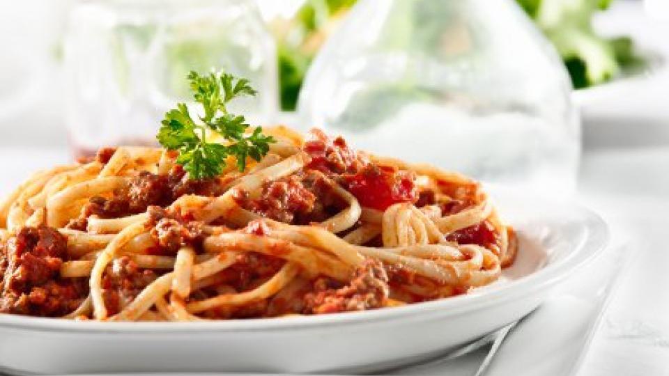 Recepti: Špagete sa tunjevinom i paradajzom | Radio Televizija Budva
