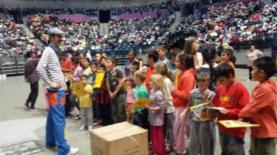 Udruženje Roditelji: Žarko Žabac zabavlja djecu u prihvatilištima u Srbiji | Radio Televizija Budva