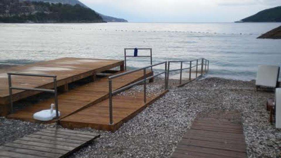 Rampe za osobe sa invaliditetom na crnogorksim plažama | Radio Televizija Budva
