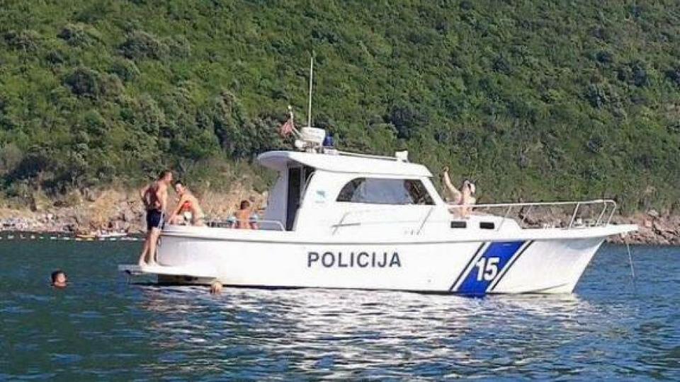 Pokrenuta istraga: Ko je napravio žurku na policijskom brodu | Radio Televizija Budva