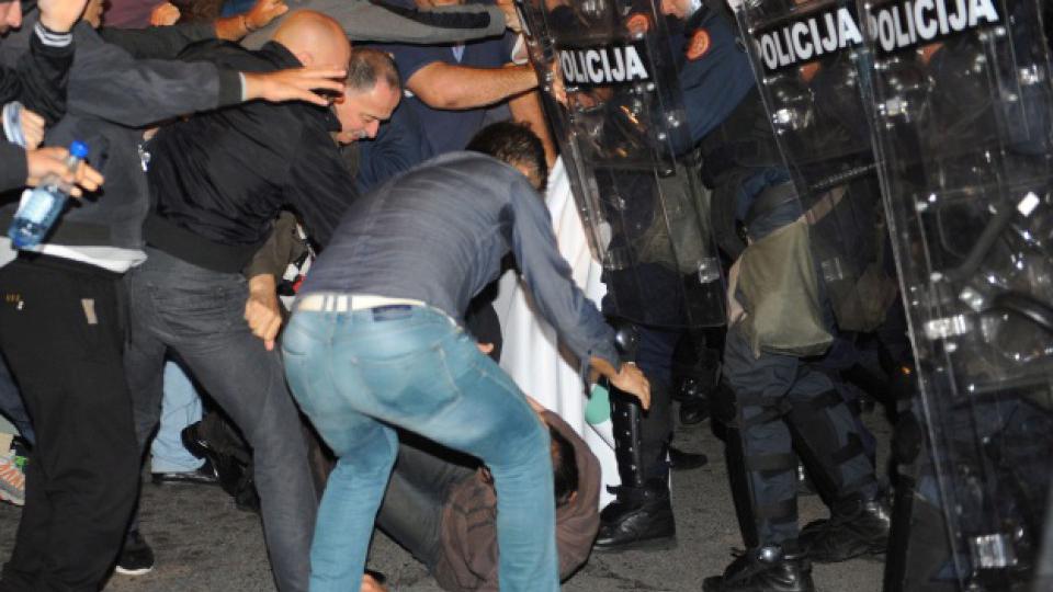 Haos u Podgorici: Policija suzavcem rastjerala demonstrante | Radio Televizija Budva