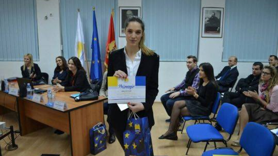 Budvanka najbolja studentkinja stomatologije u Crnoj Gori | Radio Televizija Budva