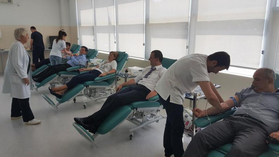 Zaposleni u Sava Montenegro osiguranju dobrovoljno dali krv | Radio Televizija Budva
