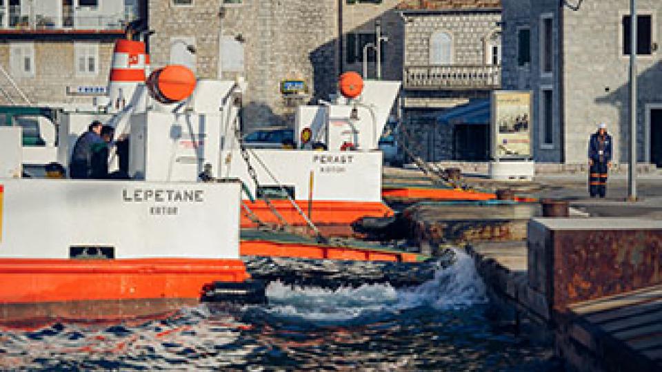 Morsko dobro preuzima upravljanje trajektnom linijom Kamenari-Lepetane | Radio Televizija Budva