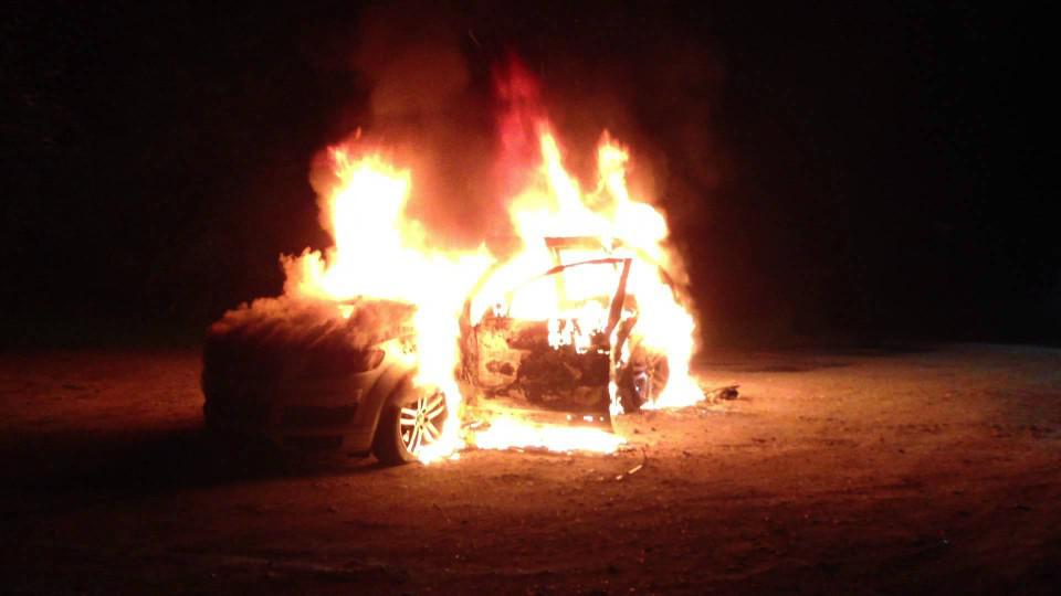 Izgorio auto kod Osnovne škole | Radio Televizija Budva