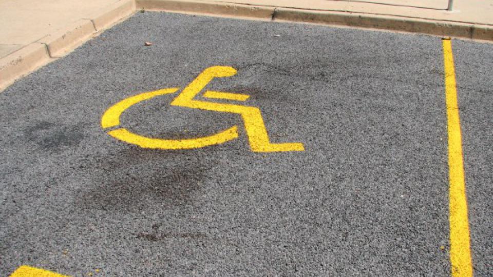 Opština pokrenula akciju izdavanja znaka pristupačnosti za invalidna lica | Radio Televizija Budva
