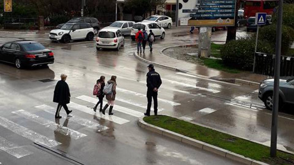 Policajci prioriteno kontrolišu zone škola i vrtića u Budvi i Petrovcu | Radio Televizija Budva