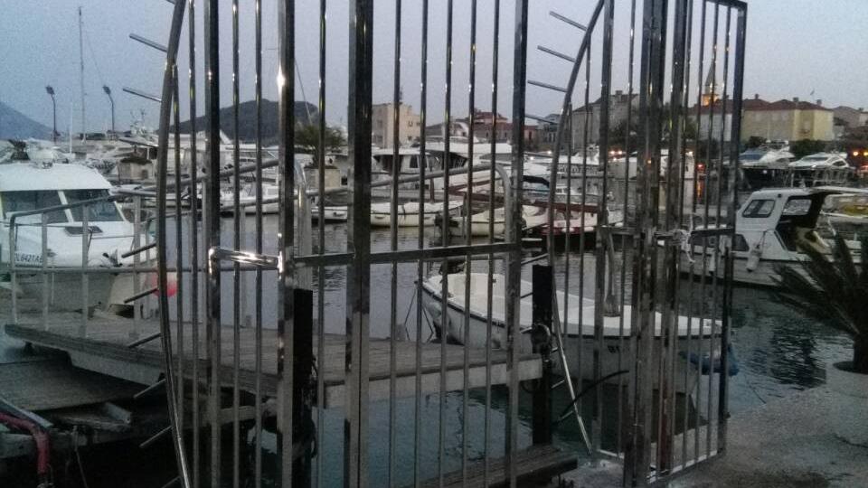 NVO Porat Budva – Pizana: Kapije na ulazu u luku narušavaju mediteranski ambijent | Radio Televizija Budva