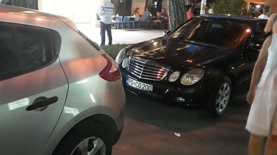 URA: Otkud nepropisno parkirano službeno vozilo Kemala Purišića subotom u Budvi? | Radio Televizija Budva