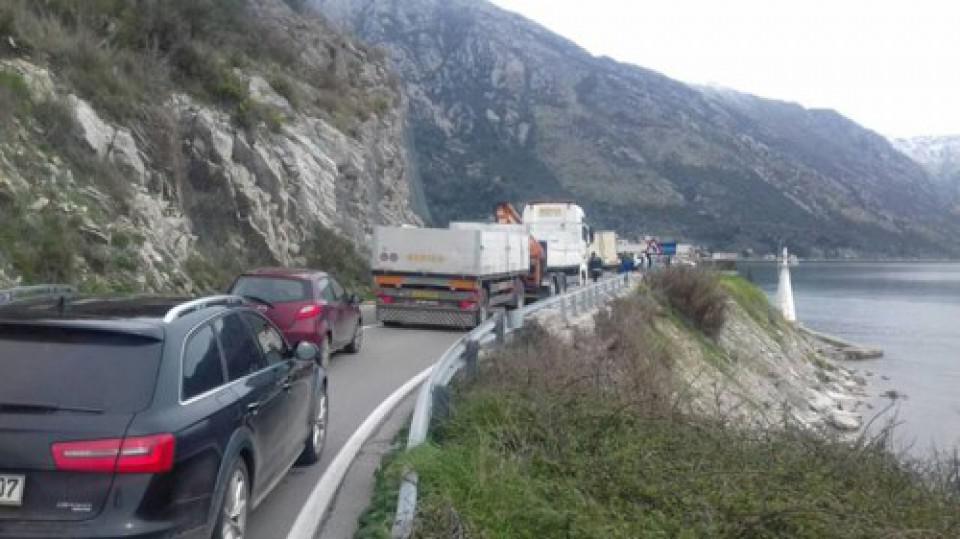 U Crnoj Gori se saobraća bez ograničenja, tokom dana pojačana frenkvencija vozila | Radio Televizija Budva