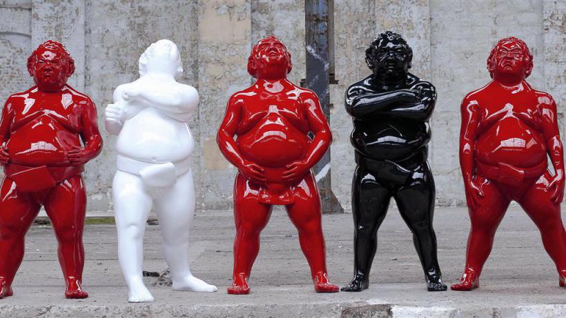 Postavljena izložba monumentalnih skulptura u Porto Montengru | Radio Televizija Budva