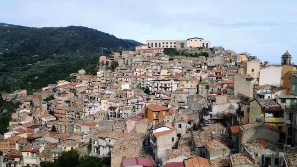 Vlada italijanskog gradića San Piero Patti prodaje kuće za jedan euro | Radio Televizija Budva