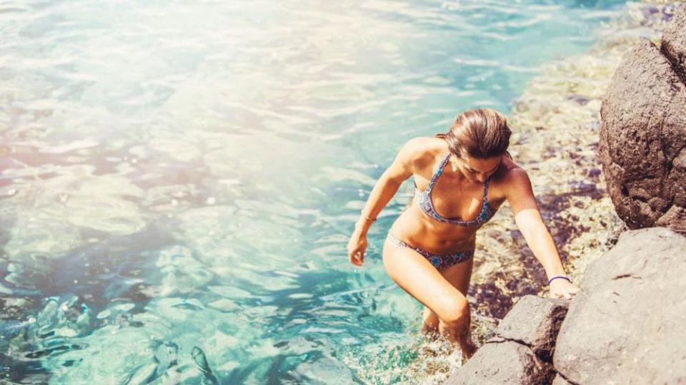 Ne, nakon kupanja ne morate mijenjati mokri kupaći kostim | Radio Televizija Budva