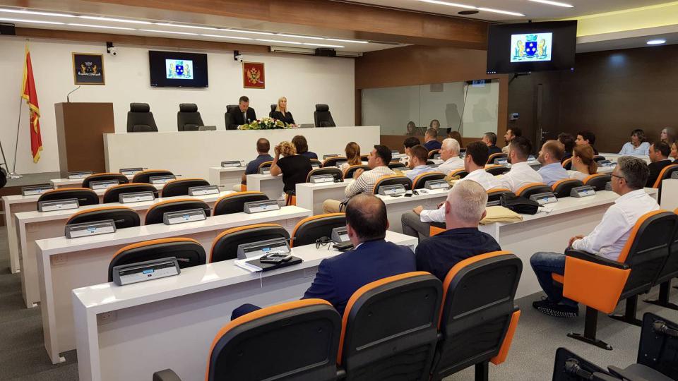 Jučerašnja sjednica SO Budva prekinuta zbog odlaska predsjednika Carevića | Radio Televizija Budva