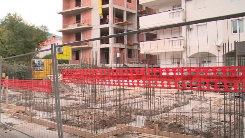Nova zgrada otežava život stanarima u Veljim Vinogradima | Radio Televizija Budva