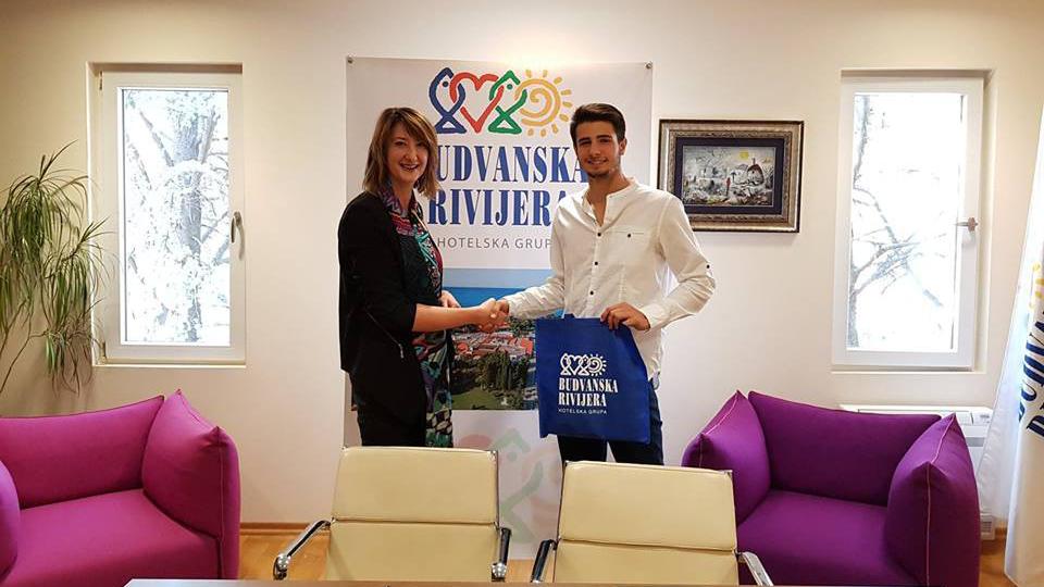 Potpisan ugovor o sponzorstvu sa mladim teniserom iz Budve, Mariom Aleksićem | Radio Televizija Budva