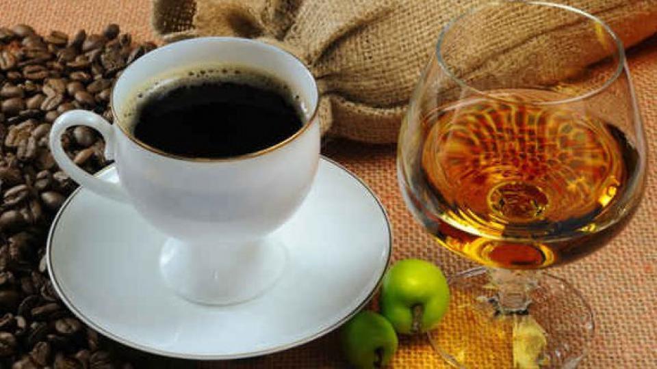 Kombinacija kafe i alkohola donosi više štete nego koristi | Radio Televizija Budva