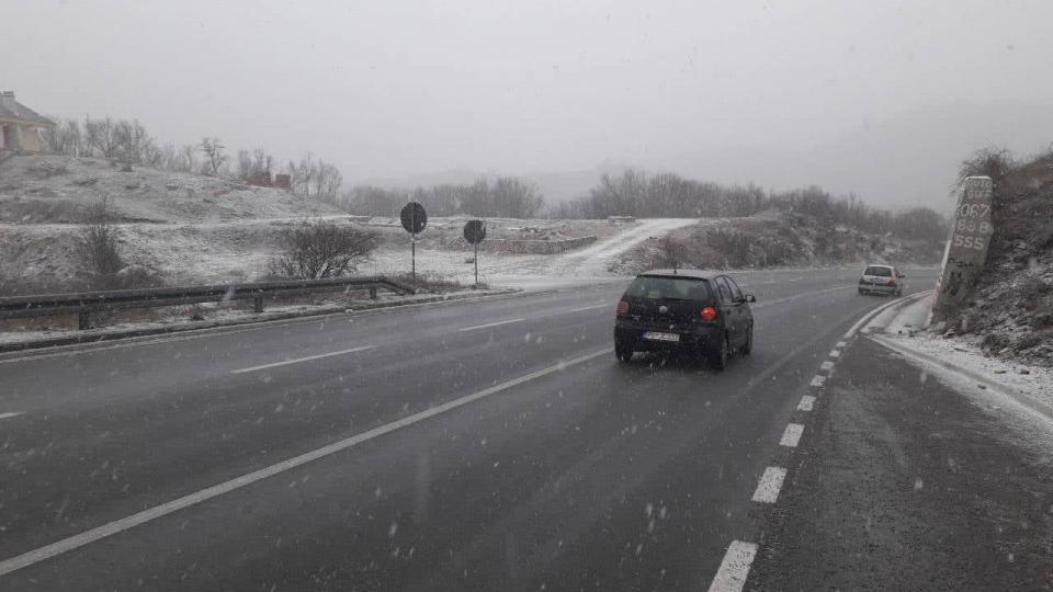VIDEO Vozite oprezno: Snijeg na putu Cetinje-Budva | Radio Televizija Budva