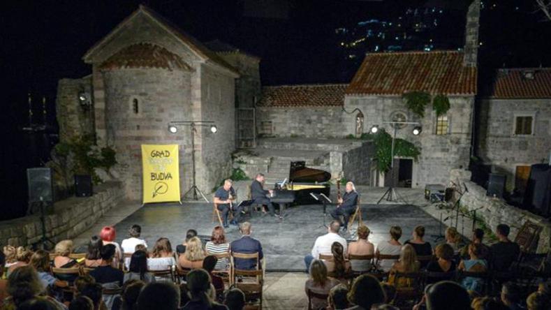 Ivanović: Nadamo se da do otkazivanja Grad teatra neće doći | Radio Televizija Budva