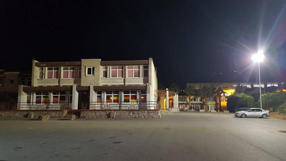Osvijetljeni platoi ispred Crvenog Krsta i srednje škole | Radio Televizija Budva