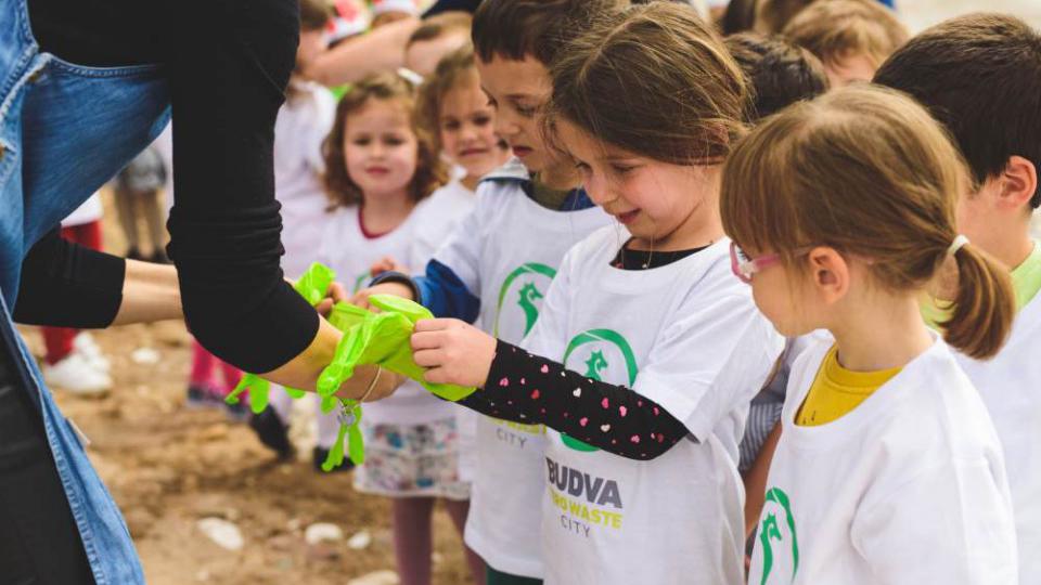 Dan planete Zemlje: Mališani saznali kako Budva može postati grad bez otpada | Radio Televizija Budva