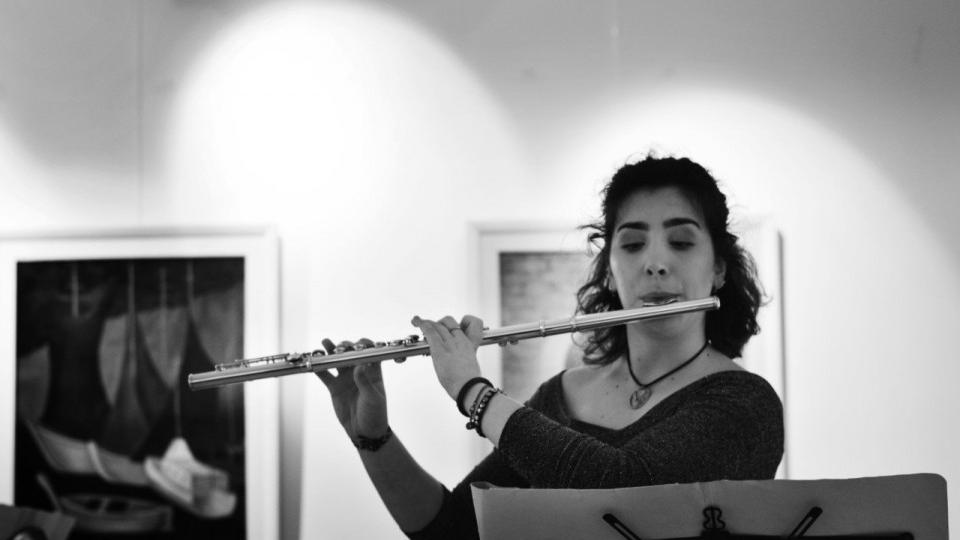 Prvi solistički koncert flautistkinje Ksenije Franete oduševio budvansku publiku: Virtuoz na flauti | Radio Televizija Budva