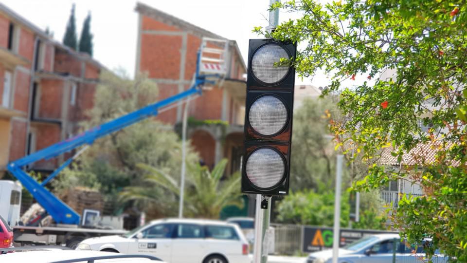 Postavljeni semafori na raskrsnici kod Opštine | Radio Televizija Budva