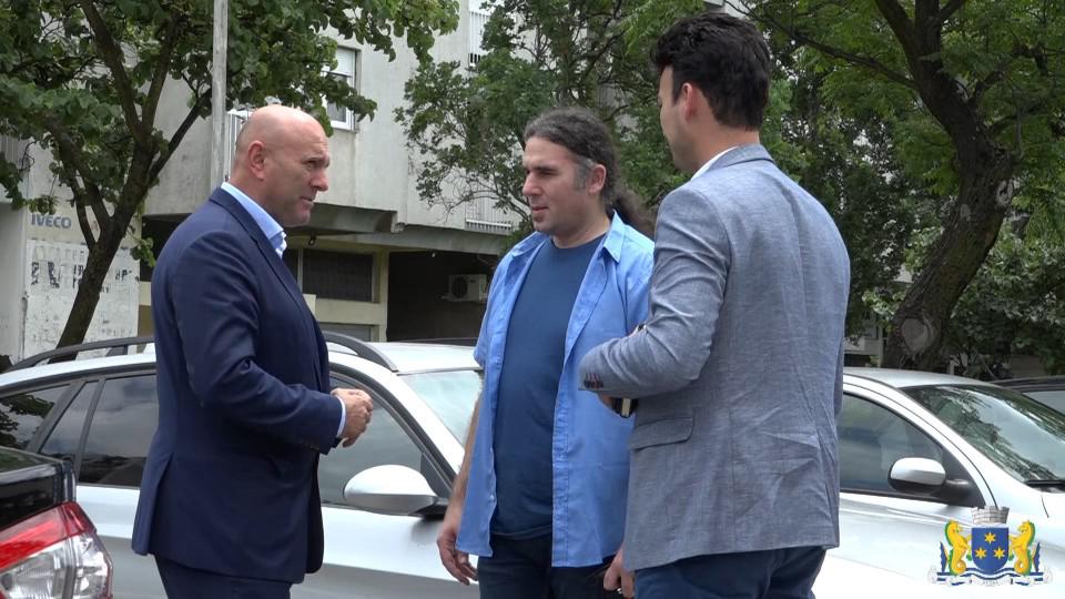VIDEO Predsjednik Opštine Budva donirao platu porodici Iva Radulovića | Radio Televizija Budva