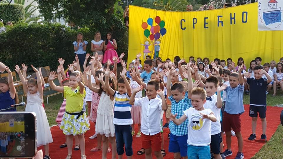 Srećno mališani - priredba povodom ispraćaja predškolaca održana juče (FOTO) | Radio Televizija Budva