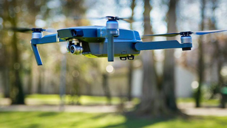 Amazon počinje isporuke uz pomoć dronova | Radio Televizija Budva