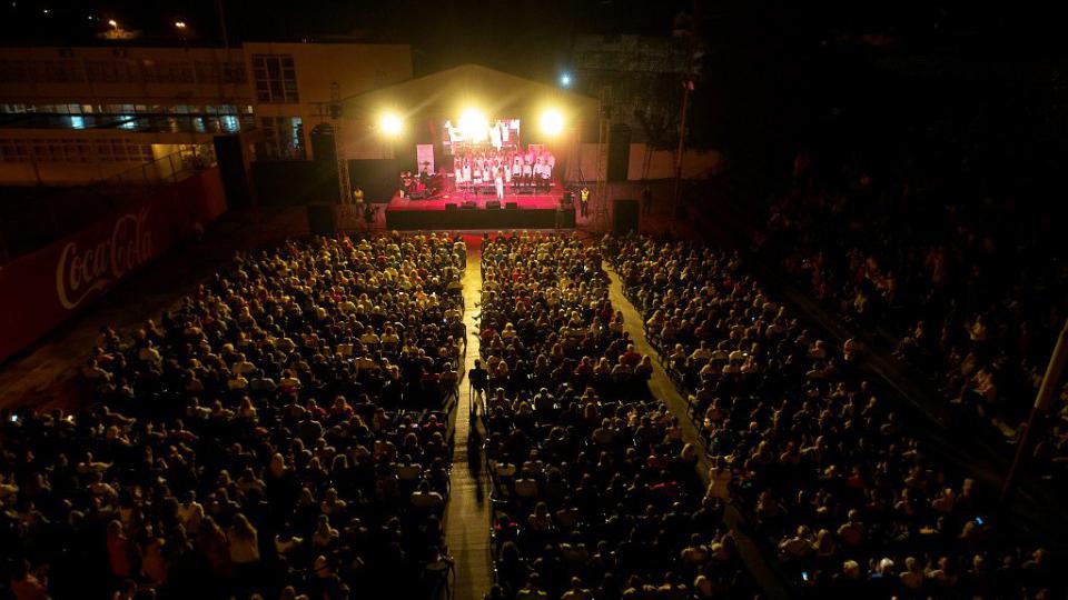 Crna Gora, Boka i Kotor velikim koncertom dostojanstveno obilježili godinu dana odlaska velikog kantautora Olivera Dragojevića | Radio Televizija Budva