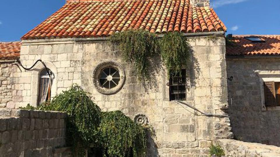 Izložba „ Mediteran u djelima crnogorskih slikara II “  u crkvi Santa Maria | Radio Televizija Budva
