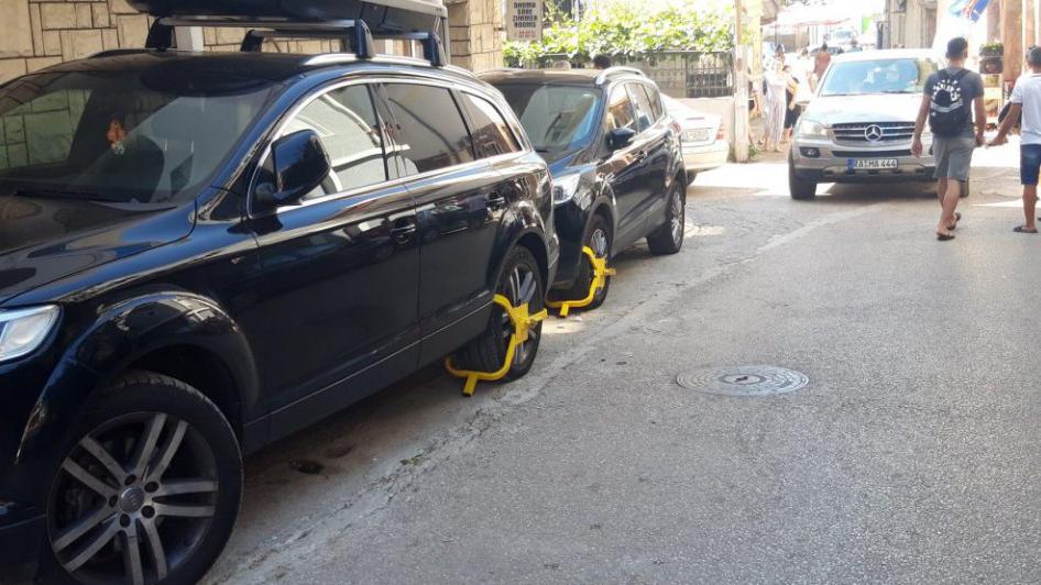 Ideja za Budvu: Lisice za nepropisno parkirana auta | Radio Televizija Budva