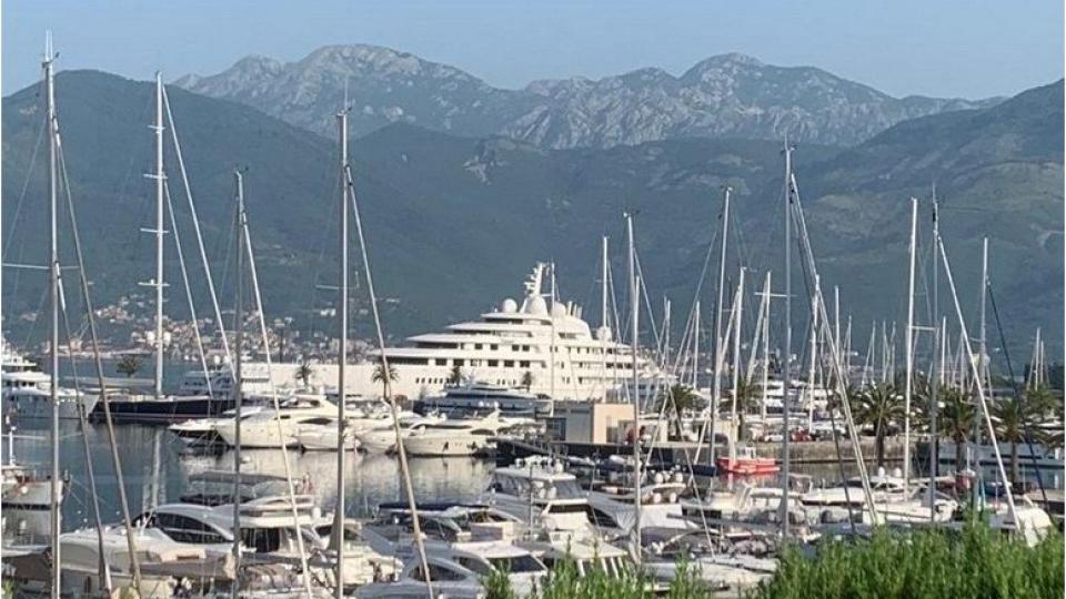 Meljničenkova jahta od 500 miliona dolara od sinoć u Porto Montenegru | Radio Televizija Budva
