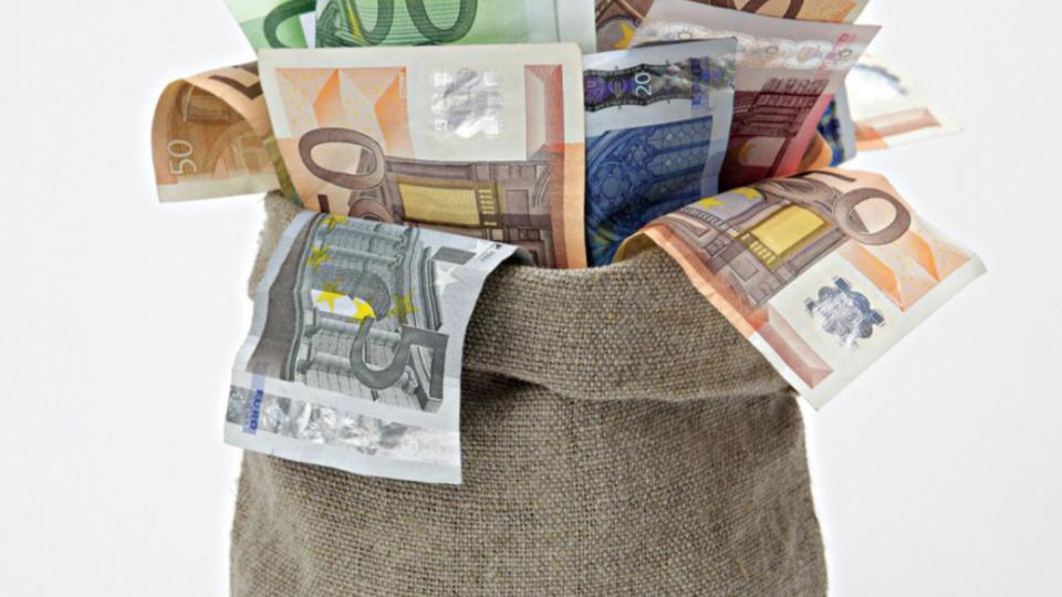 Milione u kešu ima 71 građanin, najbogatiji na računima čuva skoro 32 miliona eura | Radio Televizija Budva