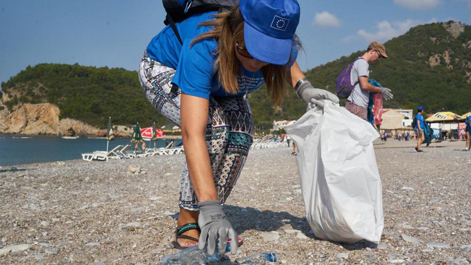 Dan obale i akcija čišćenja plaže na teritoriji Budve | Radio Televizija Budva