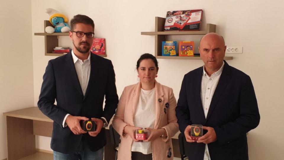 Opština Budva i Crnogorski Telekom uručili pametne satove „Dnevnom centru za djecu i omladinu sa smetnjama u razvoju“ | Radio Televizija Budva