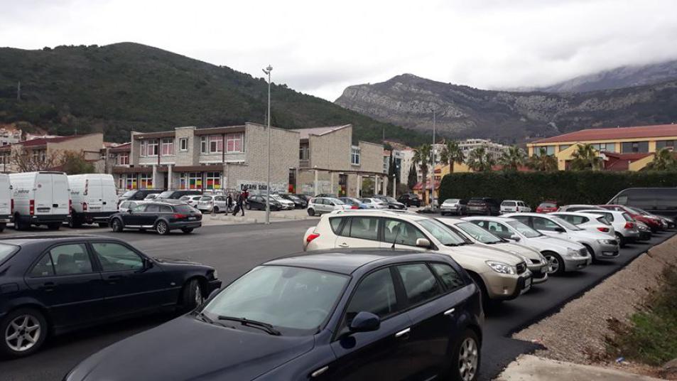 Na tri parkirališta omogućeni besplatni minuti parkiranja za građanstvo | Radio Televizija Budva
