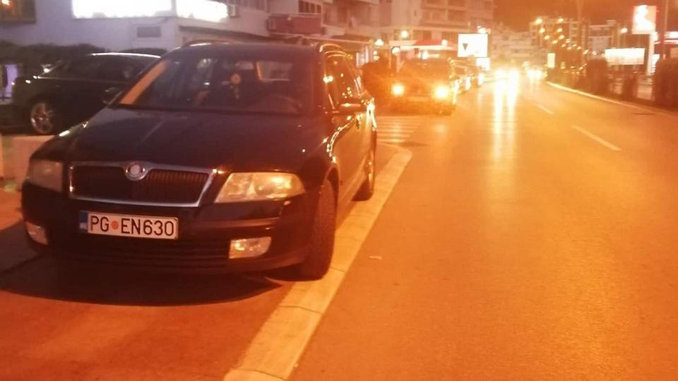Čitaoci šalju: Bahato parkiranje na bulevaru | Radio Televizija Budva