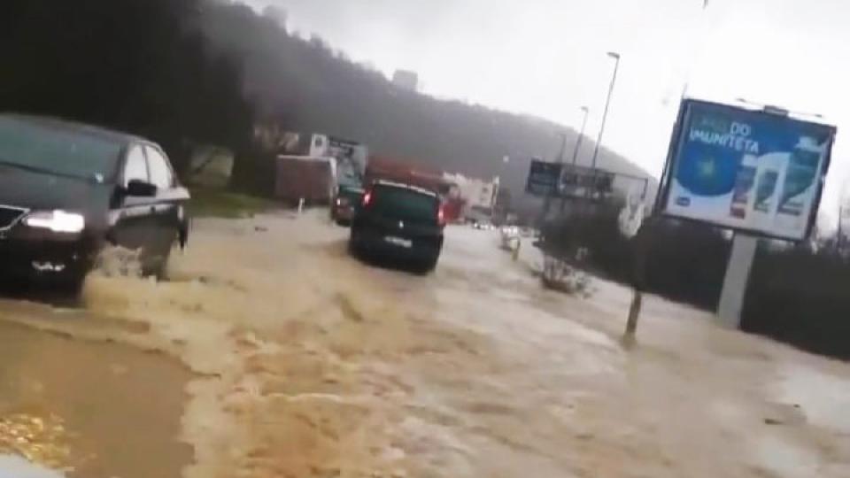 (VIDEO)Vozači oprez: Magla na Brajićima, poplavljeni putevi | Radio Televizija Budva