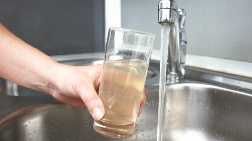 Voda u Budvi opet zamućena i nije za piće | Radio Televizija Budva