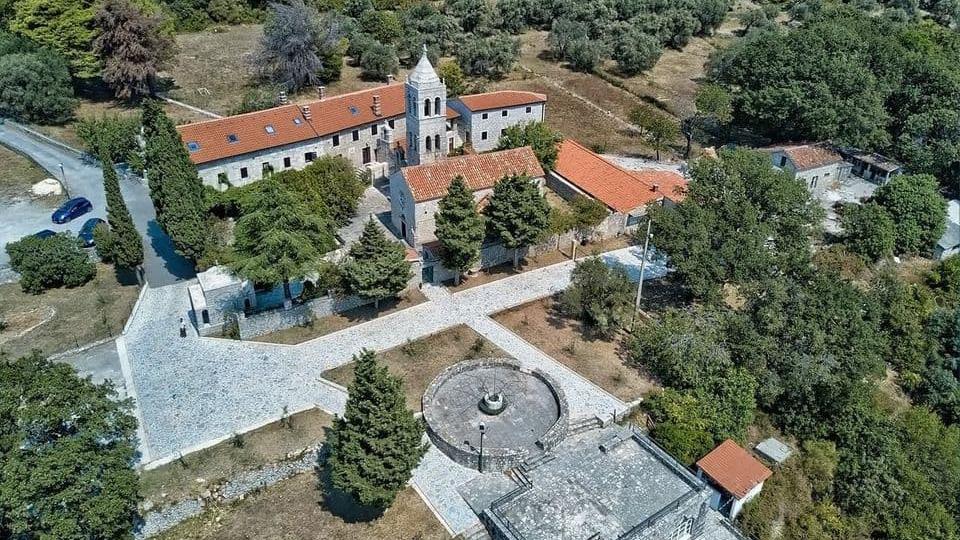 Manastiri Paštrovića: Duhovnici štite kolektivno plemensko | Radio Televizija Budva