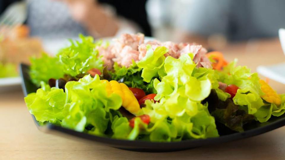 Obrok salata sa tunjevinom i povrćem | Radio Televizija Budva