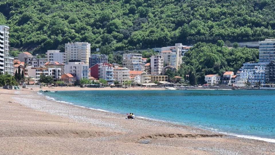 Rađenović: Zakupci da urede plaže ili raskidamo ugovore | Radio Televizija Budva