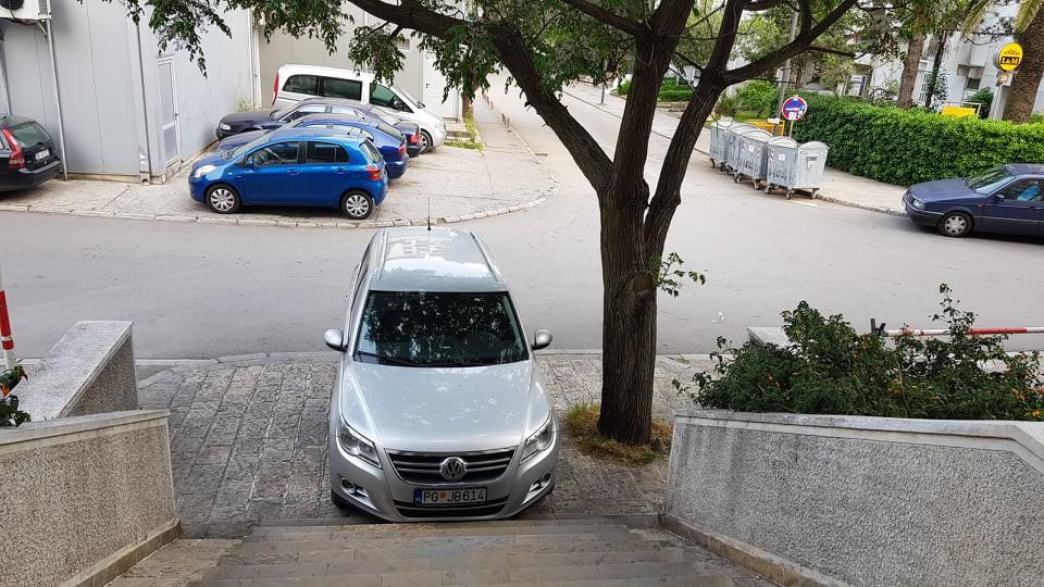 Čitaoci šalju: Nepropisno parkiranje ne jenjava | Radio Televizija Budva